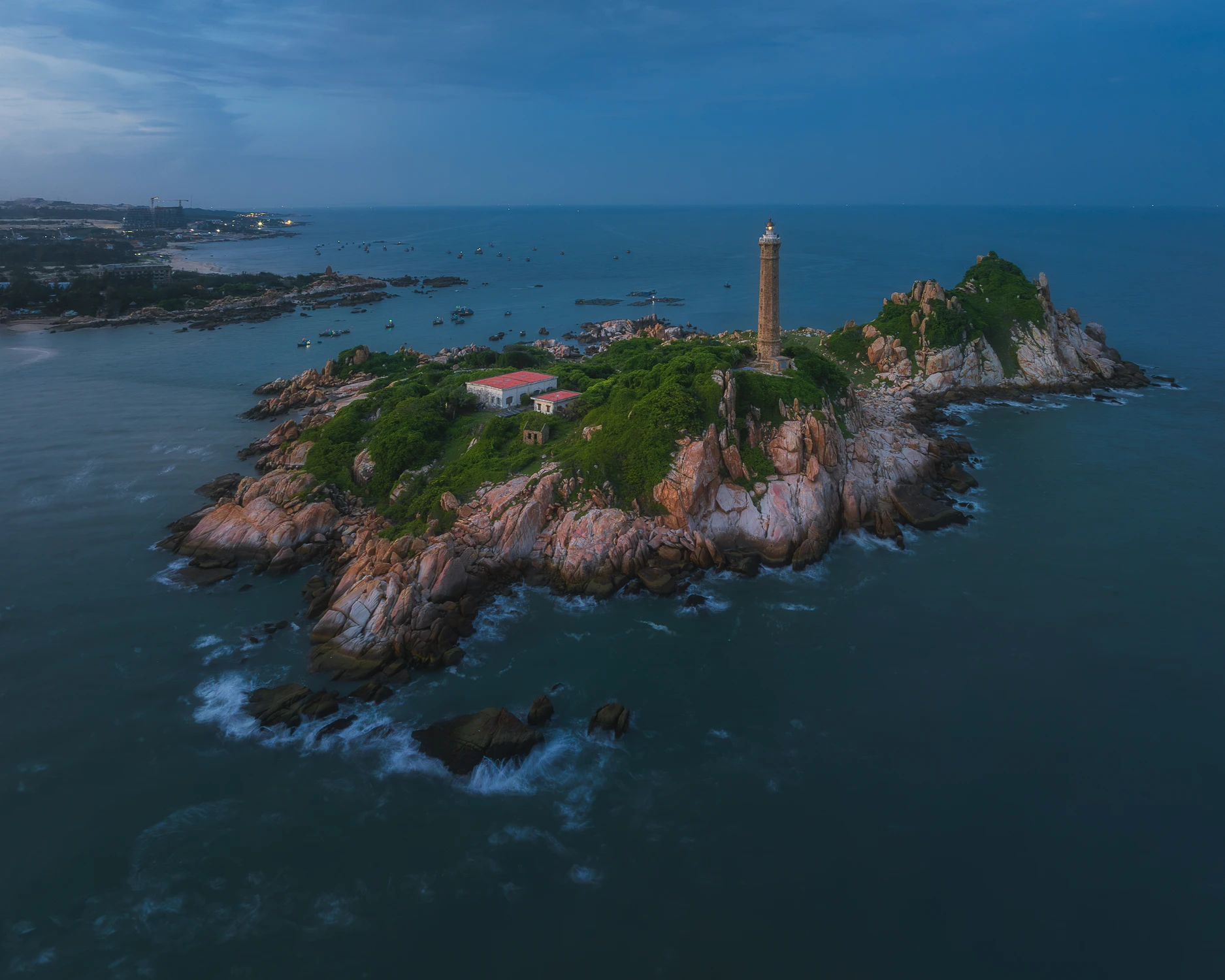 Ke Ga Lighthouse at Twilight