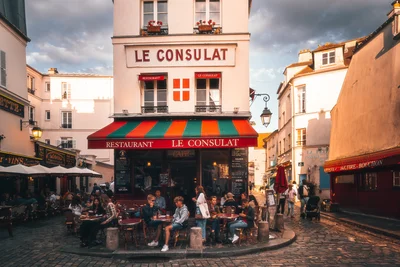 Le Consulat Cafe in Montmartre