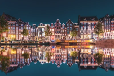 Damrak Reflections