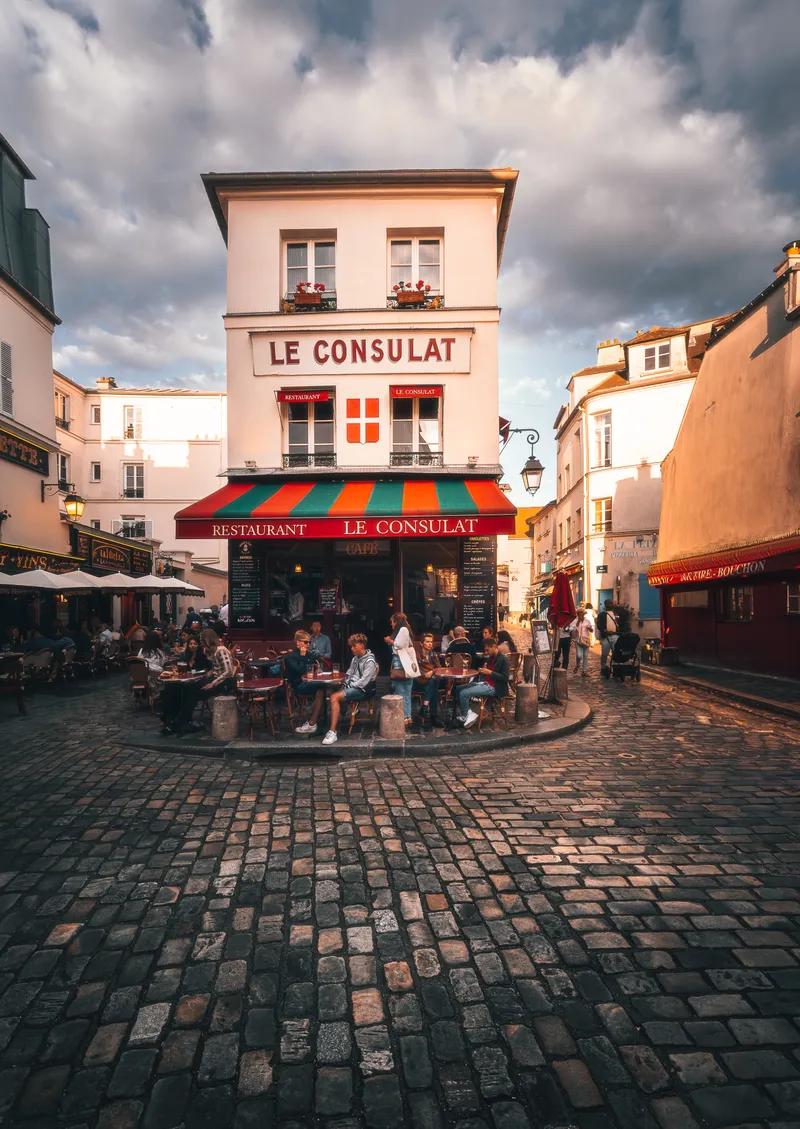 Le Consulat Cafe in Montmartre