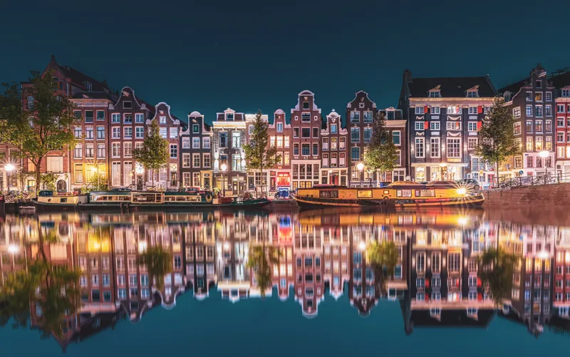 Damrak Reflections